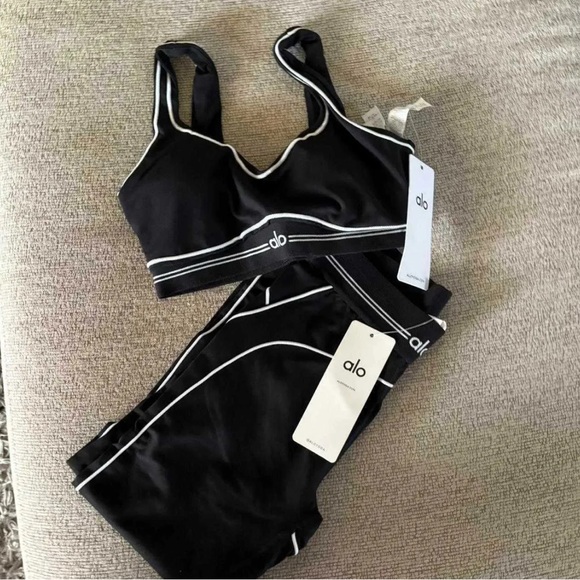 ALO Yoga Other - NWT ALO Yoga Black Sports Bra with White Accents